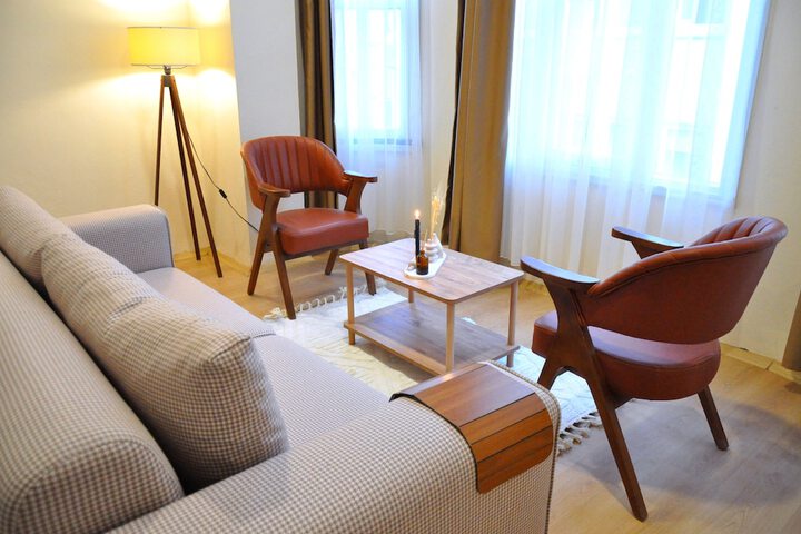 Room 7 of 28