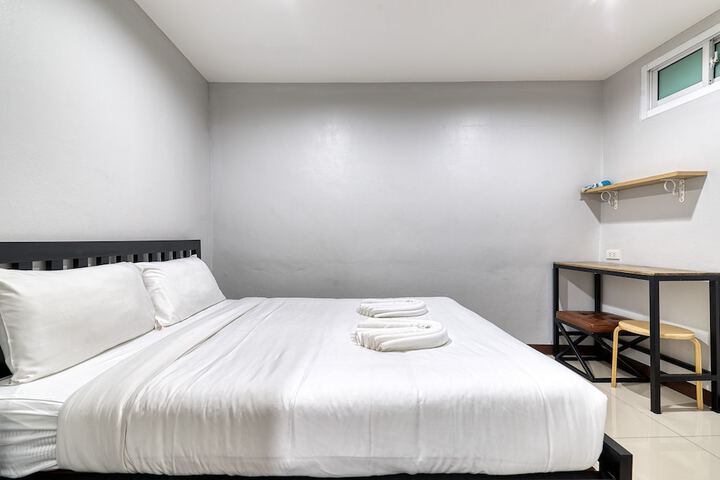 Room 11 of 20