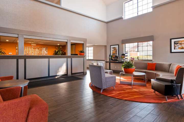 Lounge 39 of 78