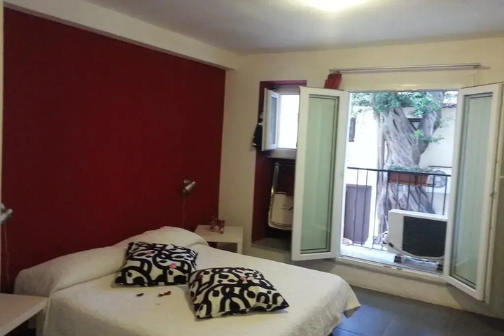 Room 2 of 9