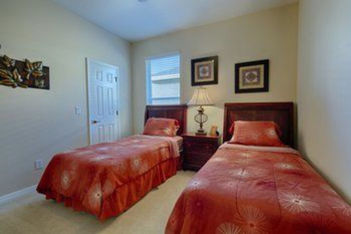 Room 9 of 25