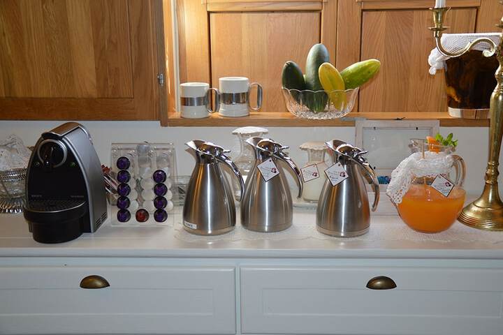 Breakfast/Coffee Service 33 of 67