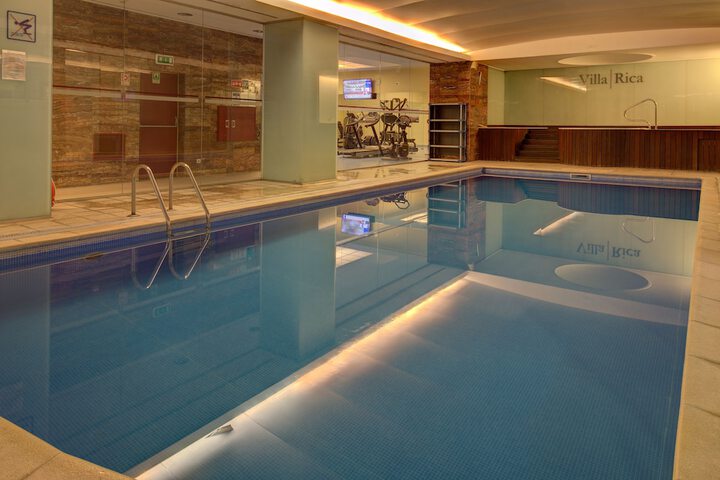 Hotel with Pool