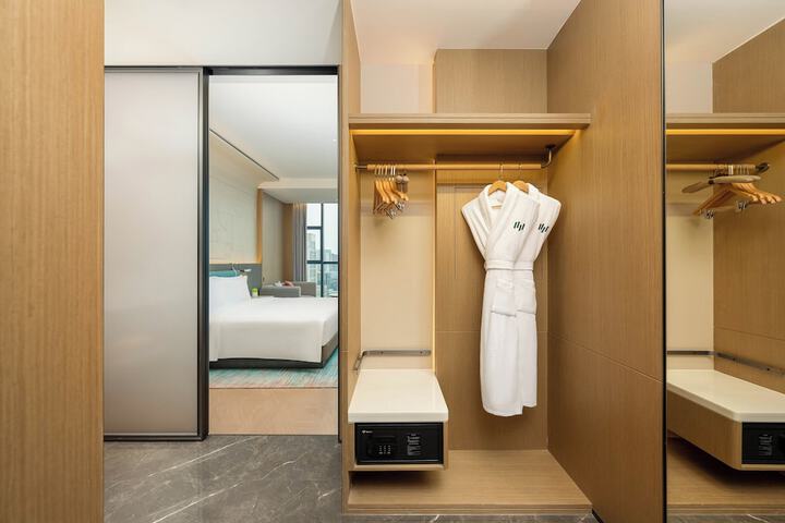 Room 16 of 53