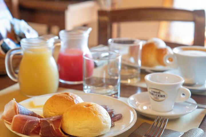 Breakfast/Coffee Service 72 of 104