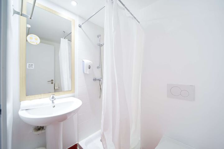 Room 16 of 26