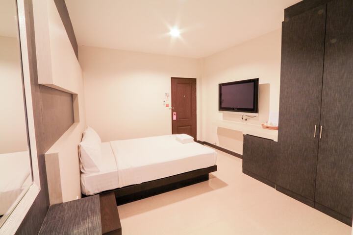 Room 13 of 40