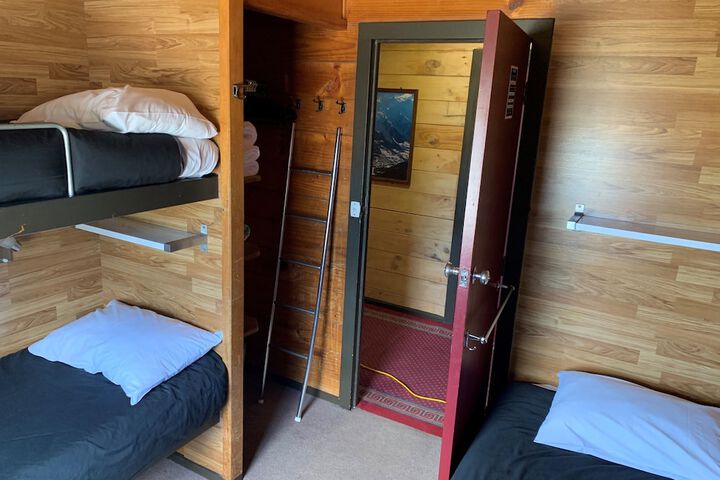 Room 53 of 143