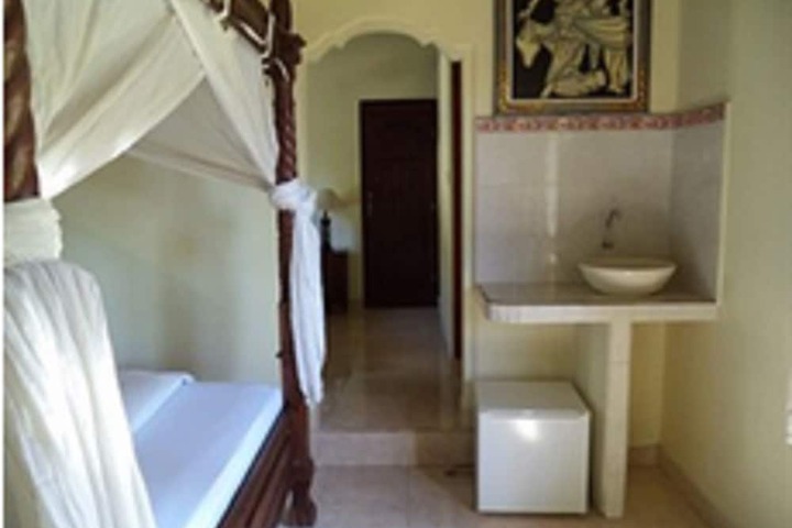 Room 6 of 30