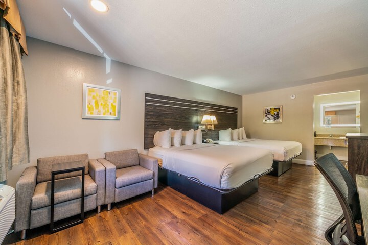 Room 9 of 25
