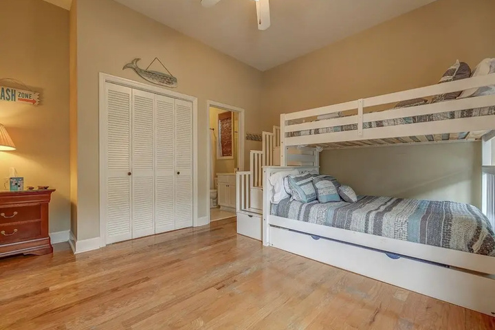 Room 4 of 27