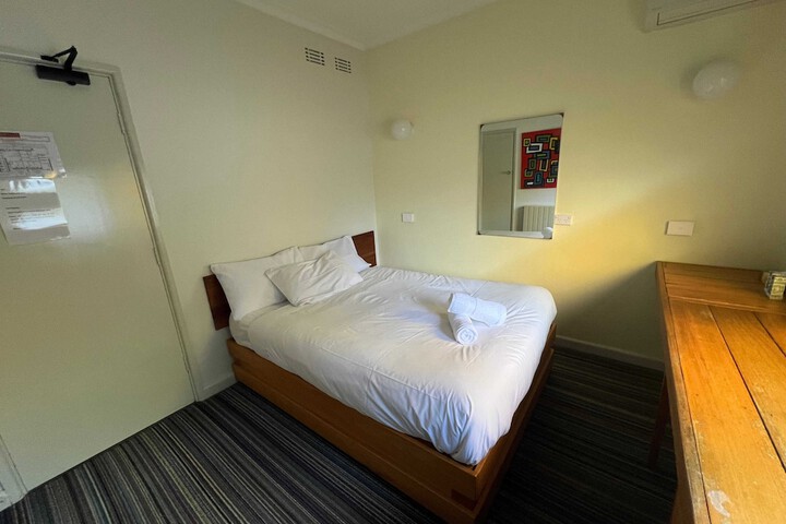 Room 26 of 109