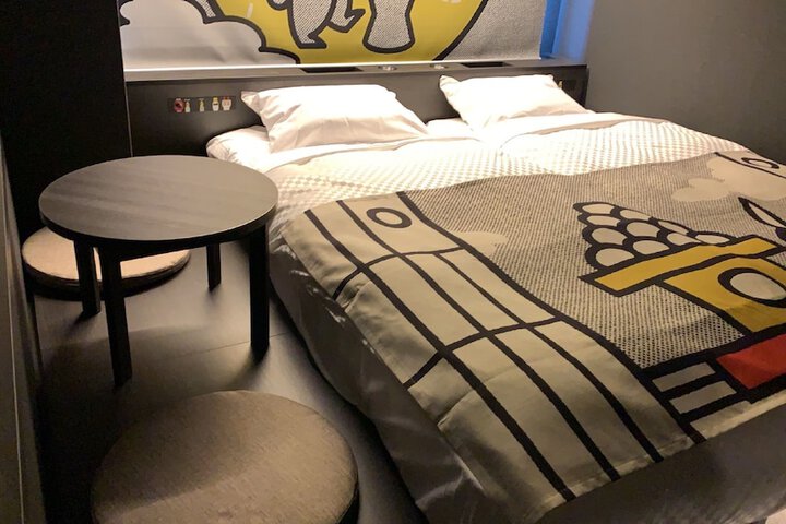 Room 27 of 48