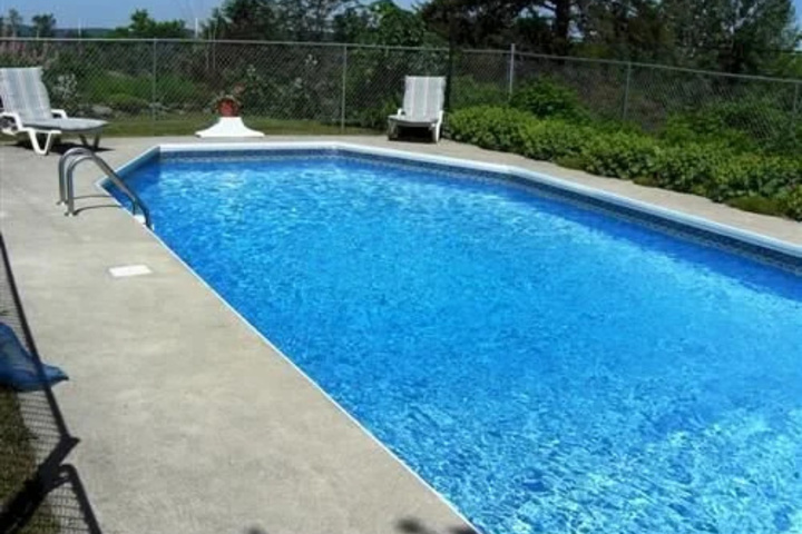 Pool 11 of 18