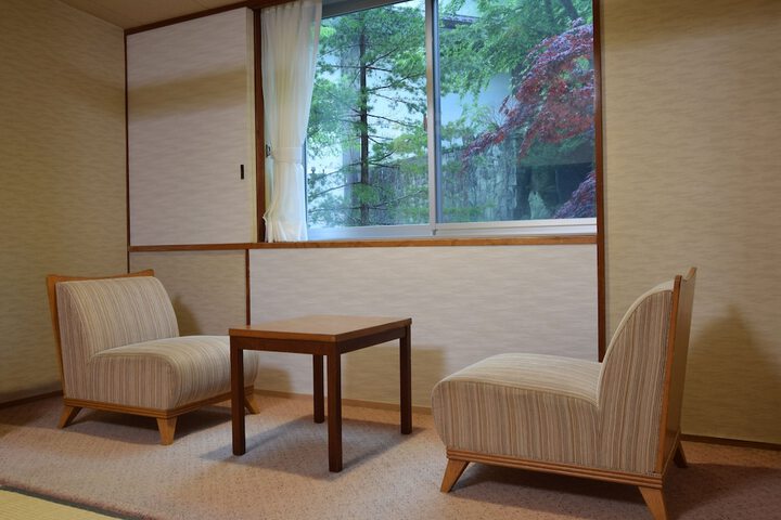 Room 17 of 122