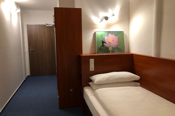 Room 15 of 26