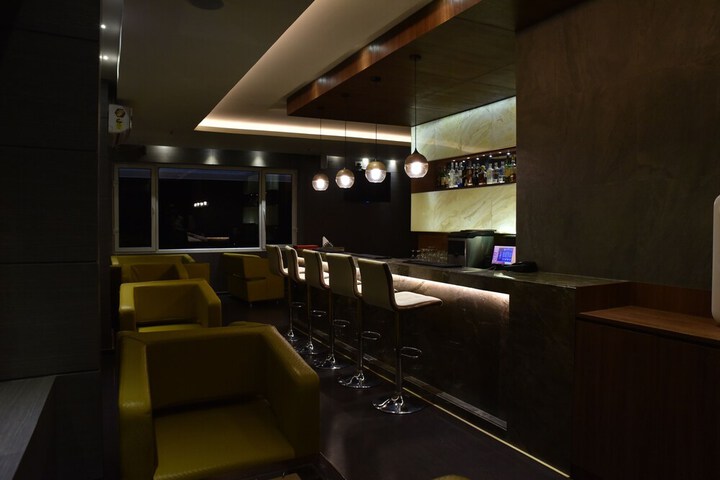 Lounge 50 of 85