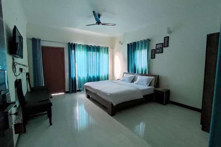 Room 3 of 14