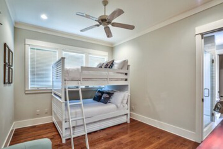 Room 29 of 33