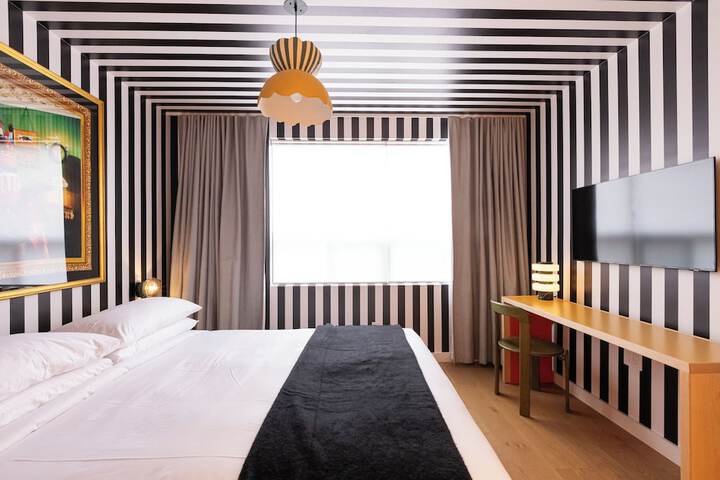 Room 32 of 63