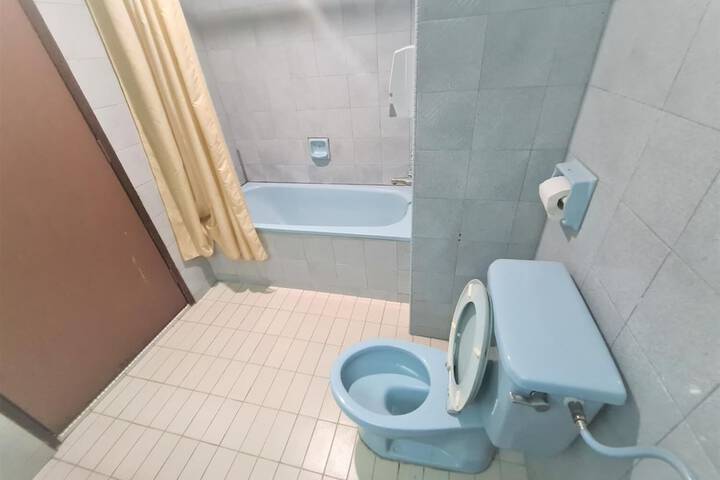 Room 68 of 86