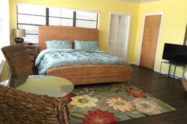 Room 8 of 33
