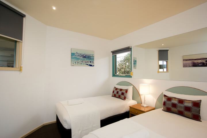 Room 3 of 28