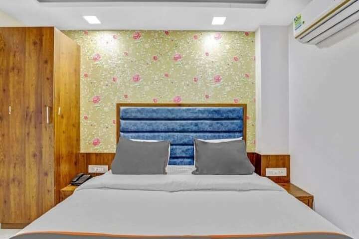Room 9 of 20