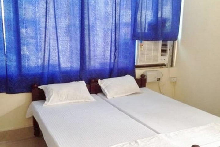 Room 4 of 7