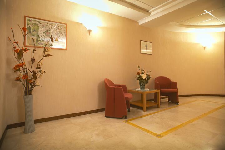 Ballroom/Hall 14 of 16