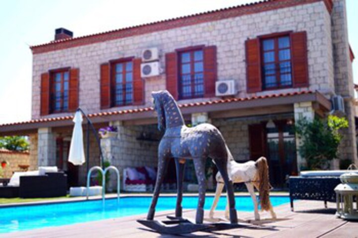 Hotel Exterior 19 of 82