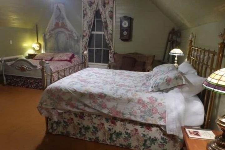 Room 3 of 44