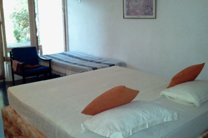 Room 17 of 38