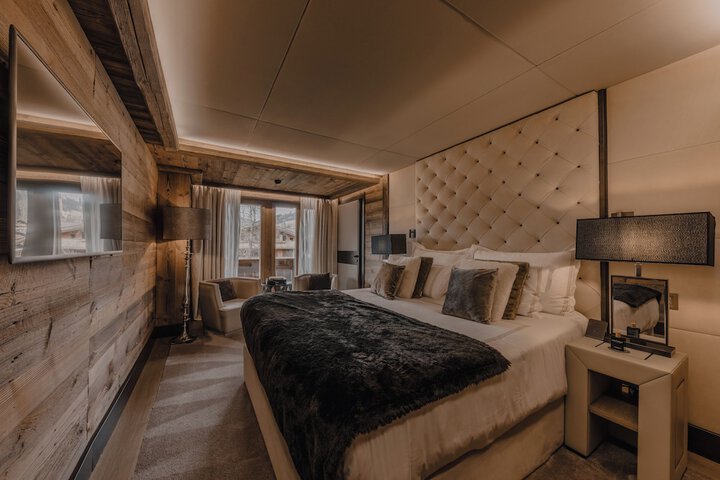 Room 12 of 90
