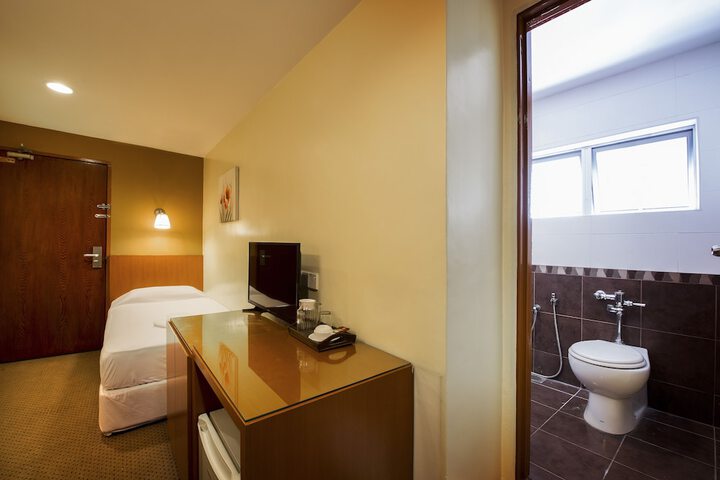 Room 8 of 23