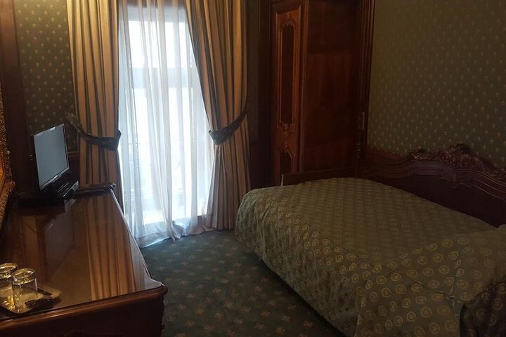 Room 6 of 39