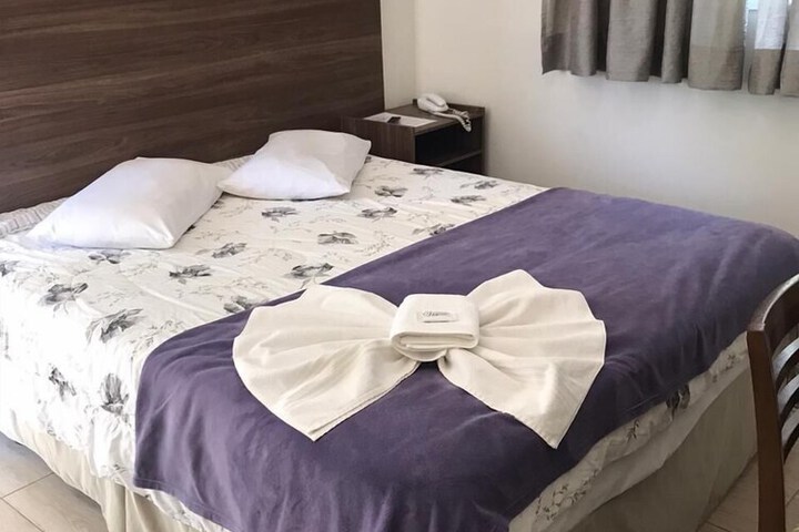 Room 10 of 32