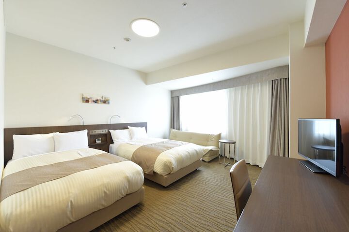 Room 28 of 62