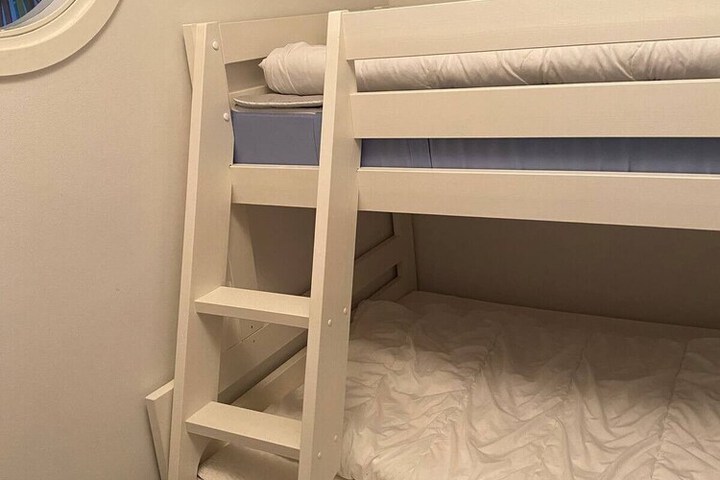 Room 51 of 865