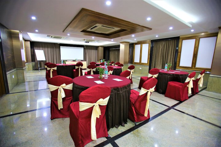 Ballroom/Hall 14 of 17