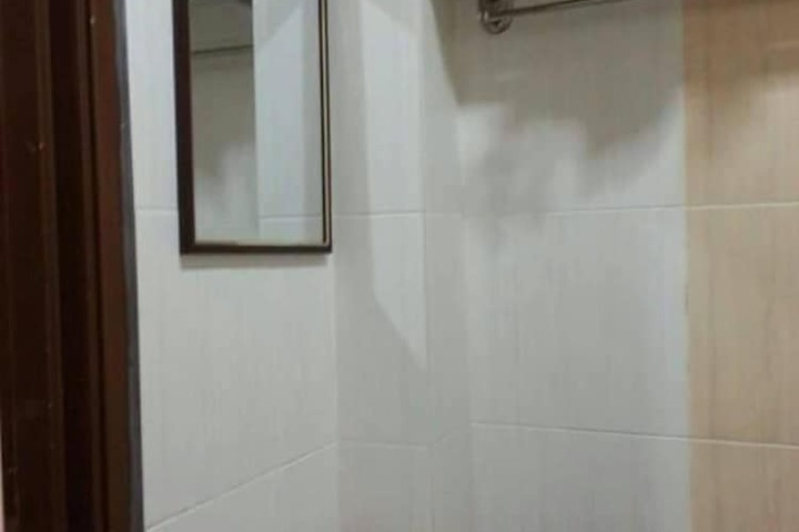 Room 6 of 9