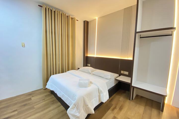Room 18 of 28