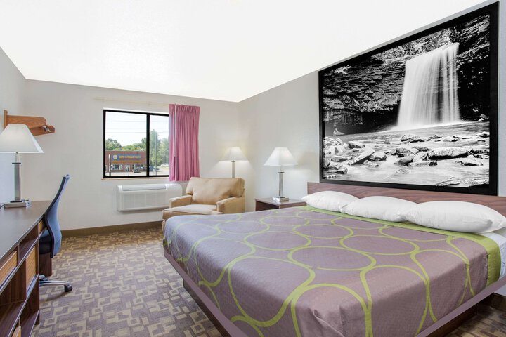 1 King Bed (3 of 12)