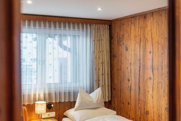 Room 14 of 125