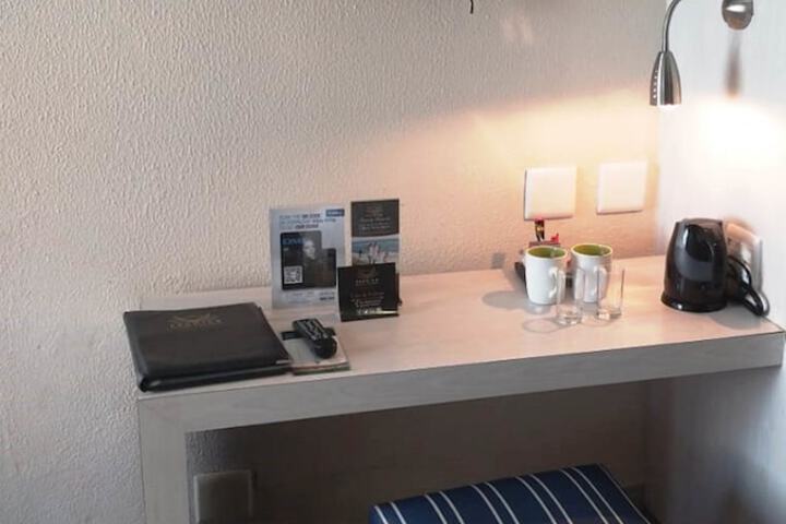 Room 32 of 64