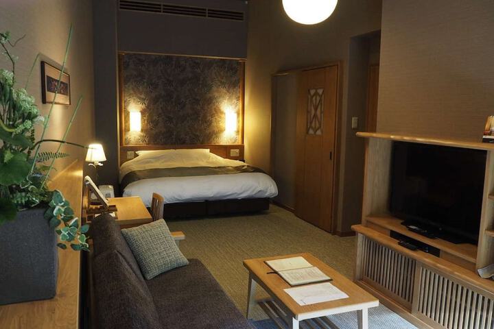 Room 12 of 73