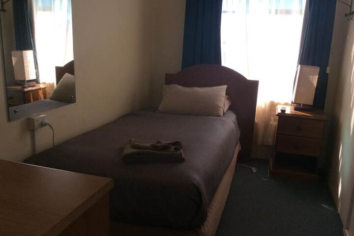 Room 10 of 32