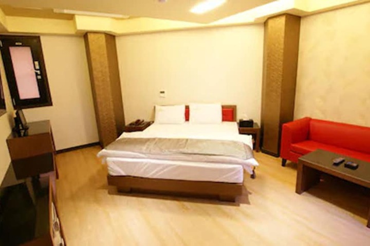Room 7 of 29