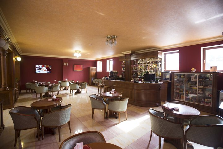 Lounge 122 of 141