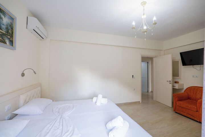 Room 15 of 133